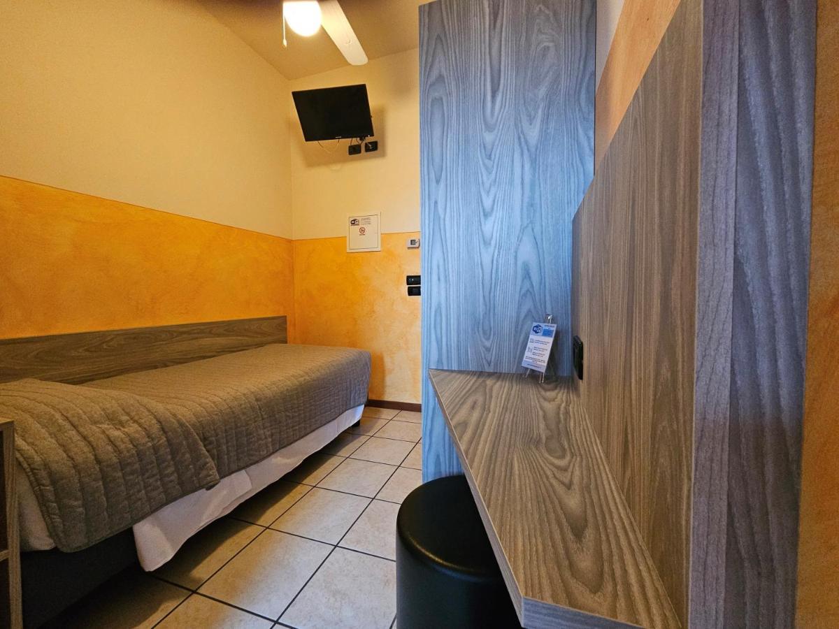 Hotel Euro Castegnato ภายนอก รูปภาพ